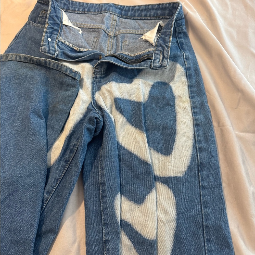 SHEIN Blue and White Artistic Straight Leg Jeans